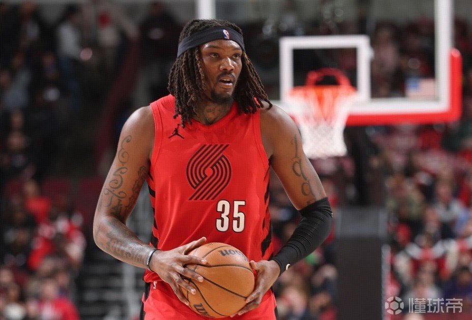 扛起內(nèi)線大旗，羅威替補登場22分半得到14分14板2斷4帽